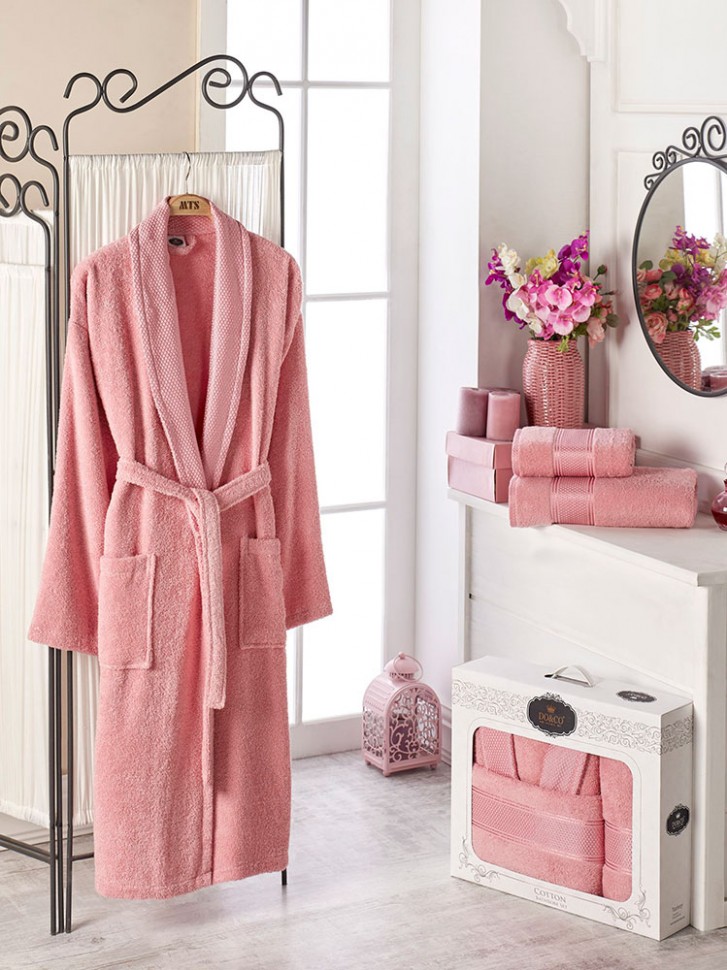 Набор халат махровый DO&CO шалька с полотенцами 50х90 и 70х140 розовый (54 разм.) фото 1 — Мартекс