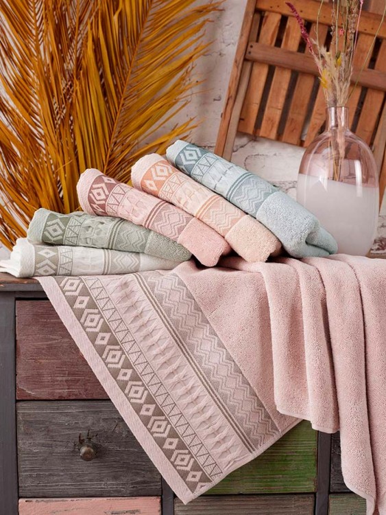 Полотенце DO&amp;CO махровое 70х140 (1/6 шт.) BERCESTE — Мартекс